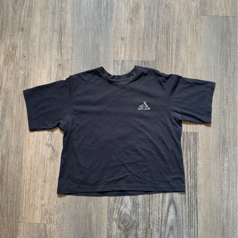 Adidas Orginals Women’s Crop Tee Tshirt in Gray/ Light Green